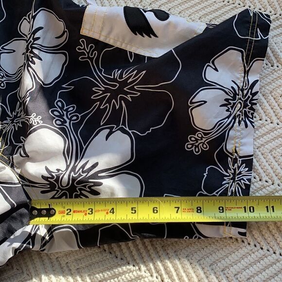 Iowa Swim Trunks Hawkeyes‎ black & white Hawaiian Print Board Shorts men’s large - Picture 6 of 8